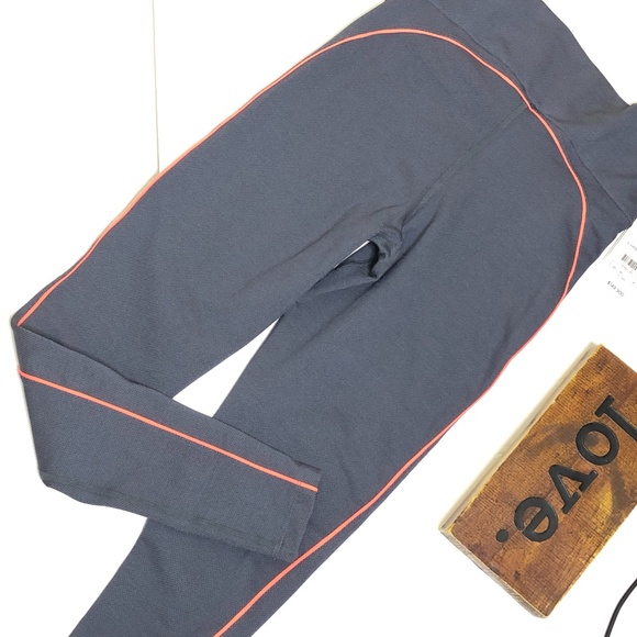 Maaji Activewear Endure High Rise Leggings-Medium - Picture 11 of 16